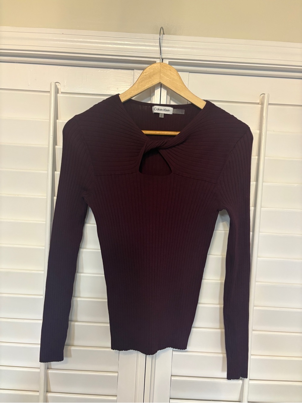 Calvin Klein Twist Neckline Ribbed Sweater Top Size Small